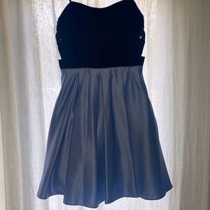 I’m selling a beautiful dress from homecoming.